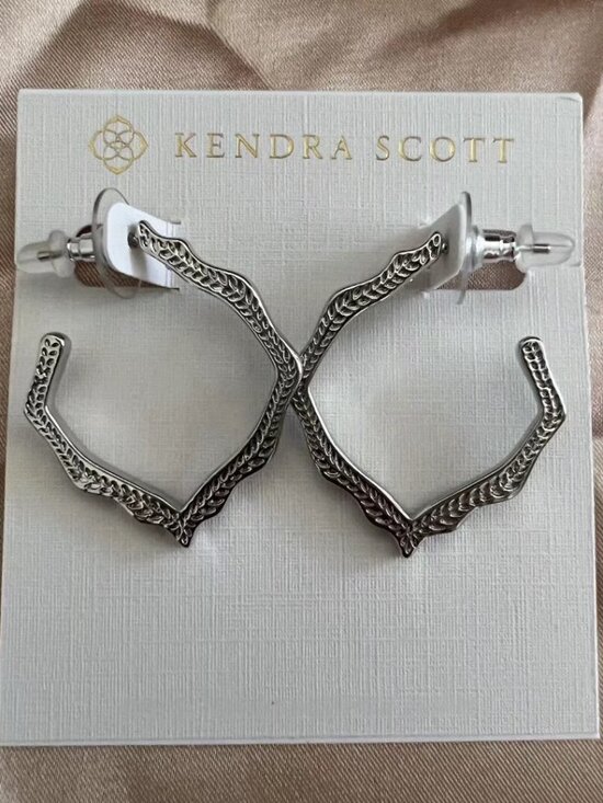 Kendra Scott Stud Earrings - Picture 1 of 5